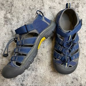 Keen Big Kids Size 4 Newport H2 Hiking Sandals Blue